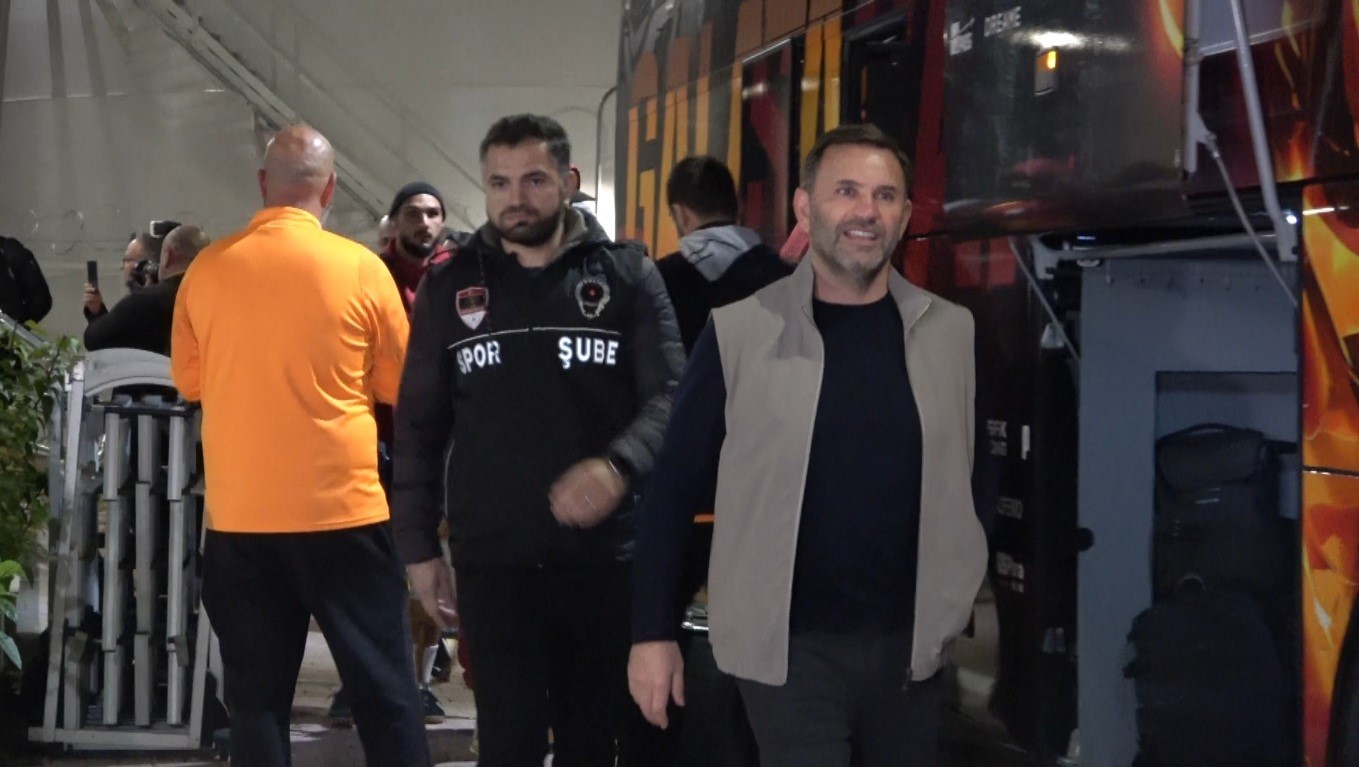 galatasaray antalyada sampiyonlar ligi muzigiyle karsilandi 4 g2QqWWb8