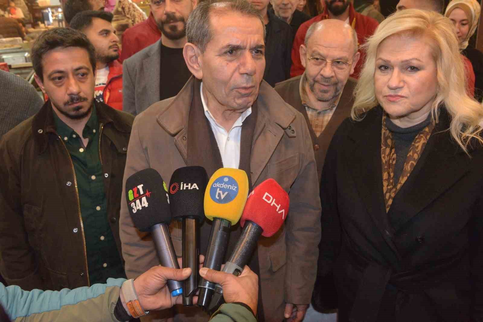 galatasaray baskani dursun ozbek depremzedelerle iftarda bulustu 3 PvlOmcj8