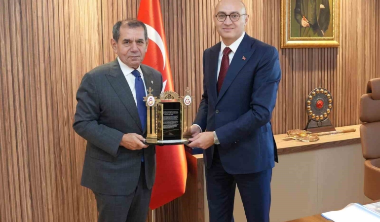 galatasaray-baskani-dursun-ozbekten-cumhuriyet-bassavcisi-baris-dumana-ziyaret-np9uDMcq.jpg