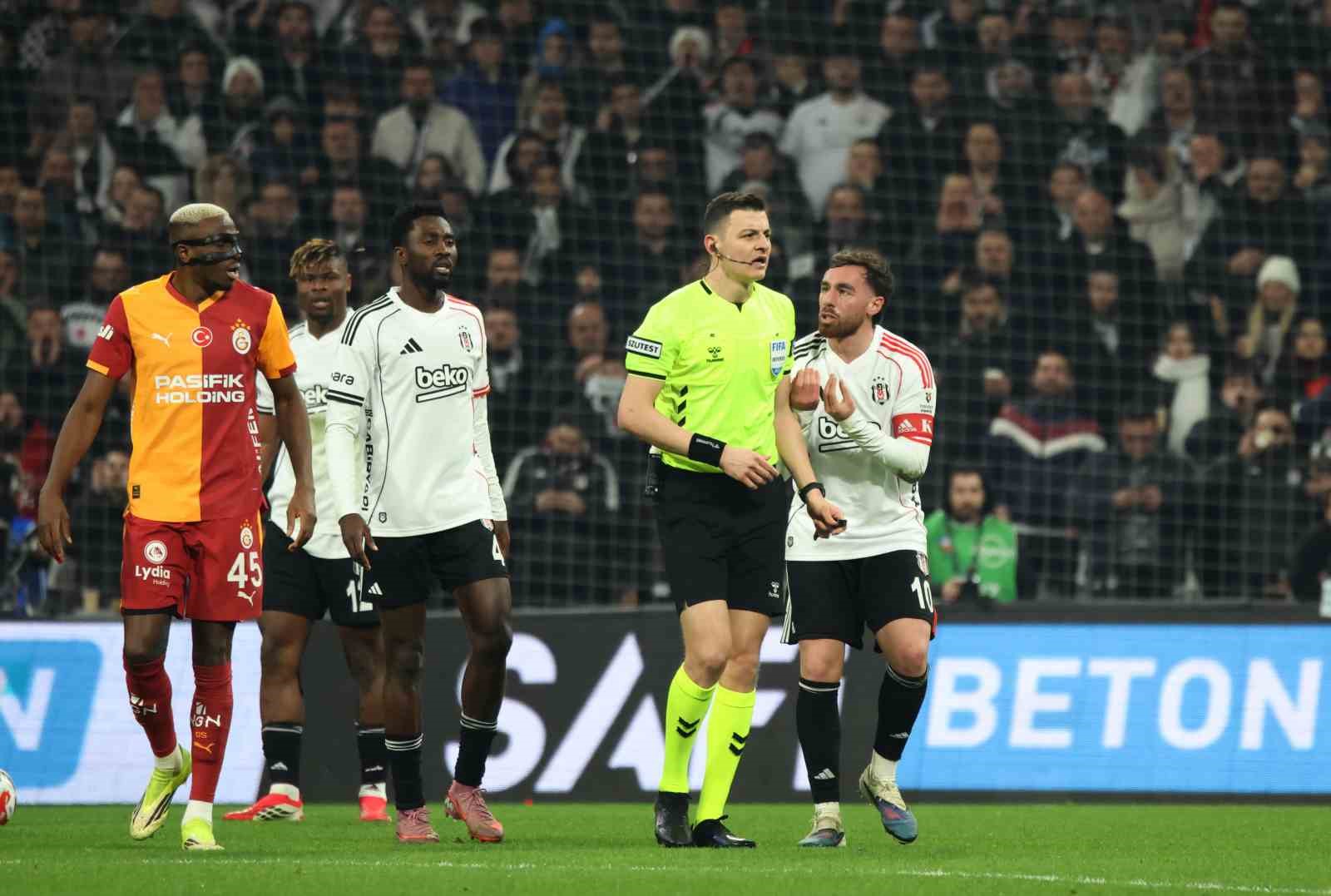 galatasaray besiktas ile oynadigi son 5 derbide 4 kirmizi kart gordu 0 jpEyhwHn