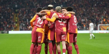 galatasaray-besiktas-karsisinda-bu-sezon-ilk-pesinde-n467cLar.jpg