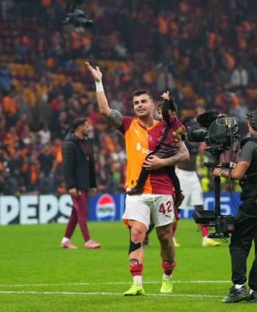 galatasaray-bodoglimt-galibiyetini-taraftariyla-kutladi-euCf447e.jpg