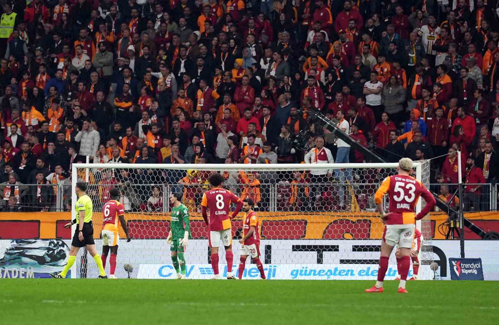 galatasaray bu sezon ligde 5 kez berabere kaldi 0 IvyyvSUt