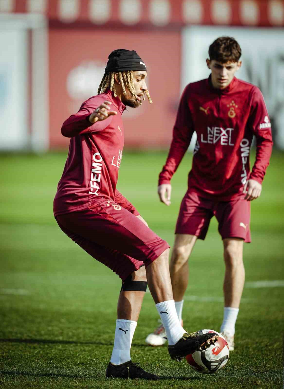 Galatasaray, Çaykur Rizespor maçı hazırlıklarını tamamladı 10 galatasaray caykur rizespor maci hazirliklarini tamamladi 6 peliN1dv