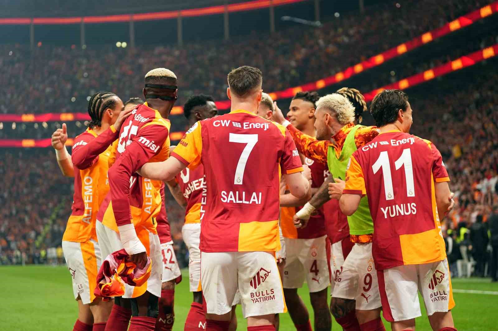 galatasaray fenerbahce ile puan farkini 7ye cikardi 0 t2shGaBK