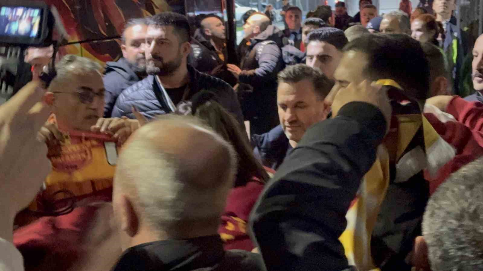galatasaray fethiyede ciceklerle karsilandi 2