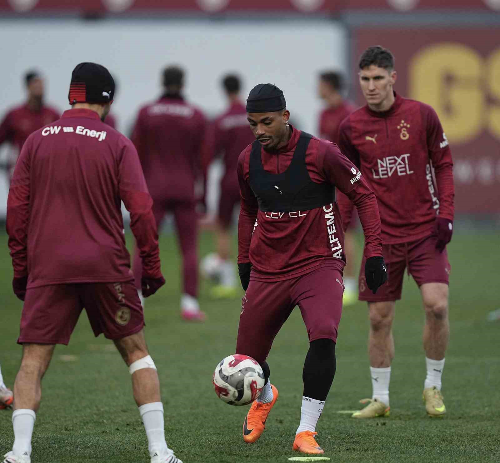 galatasaray gaziantep fk maci hazirliklarina basladi 0 DRmFqaPB