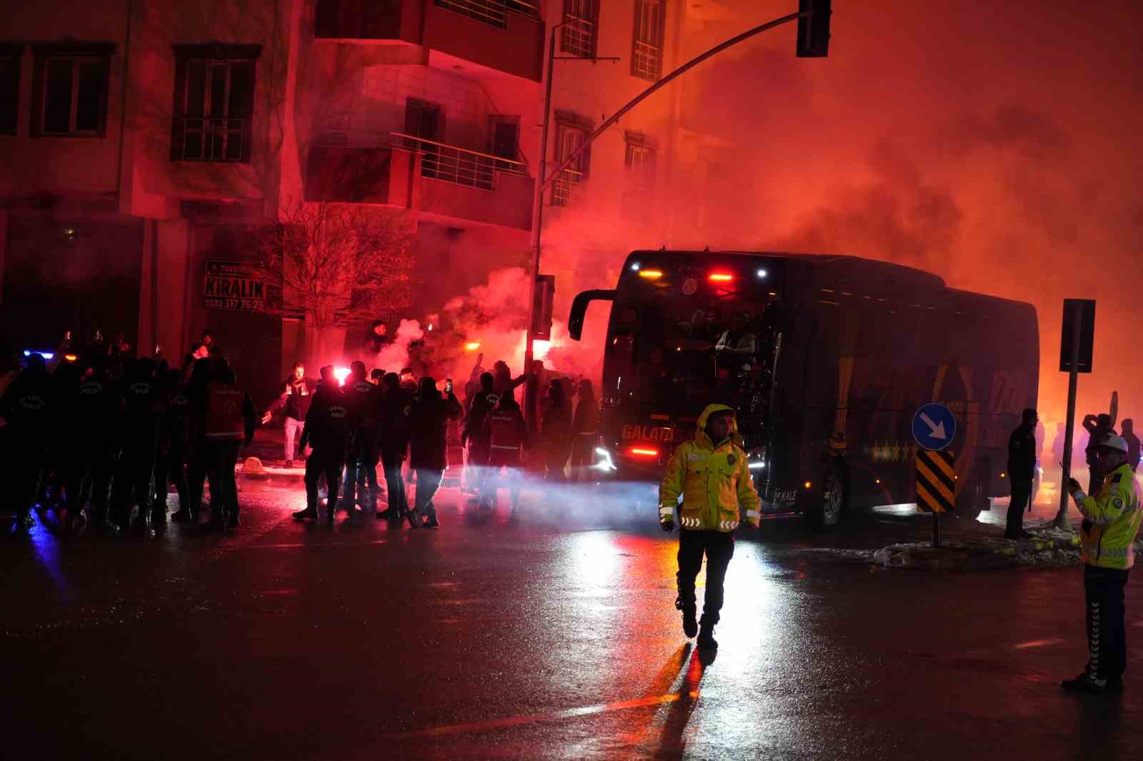 Galatasaray, Gaziantep’te 14 galatasaray gaziantepte 10 596Xbi1B