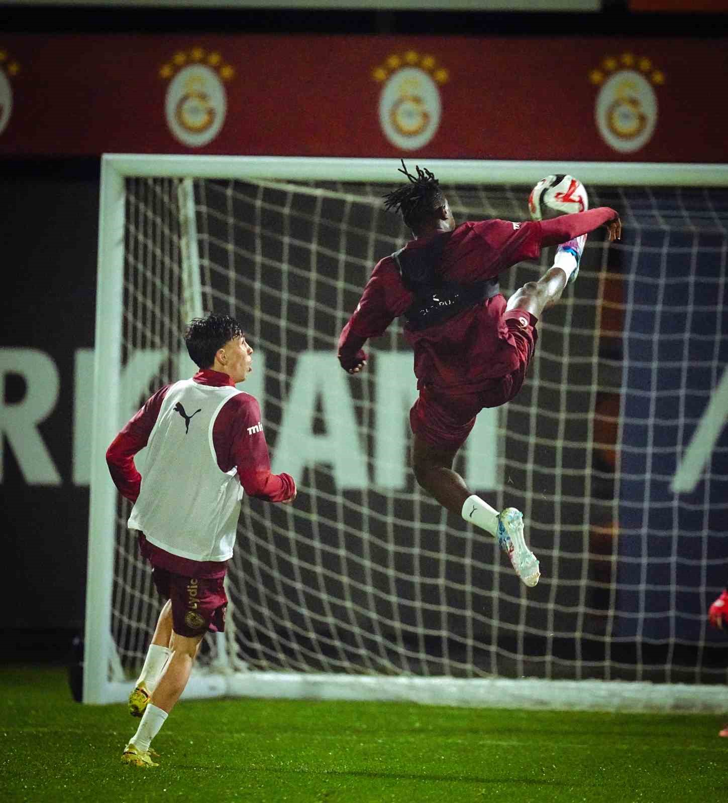 galatasaray genclerbirligi maci hazirliklarina basladi 1 pFPP6duF