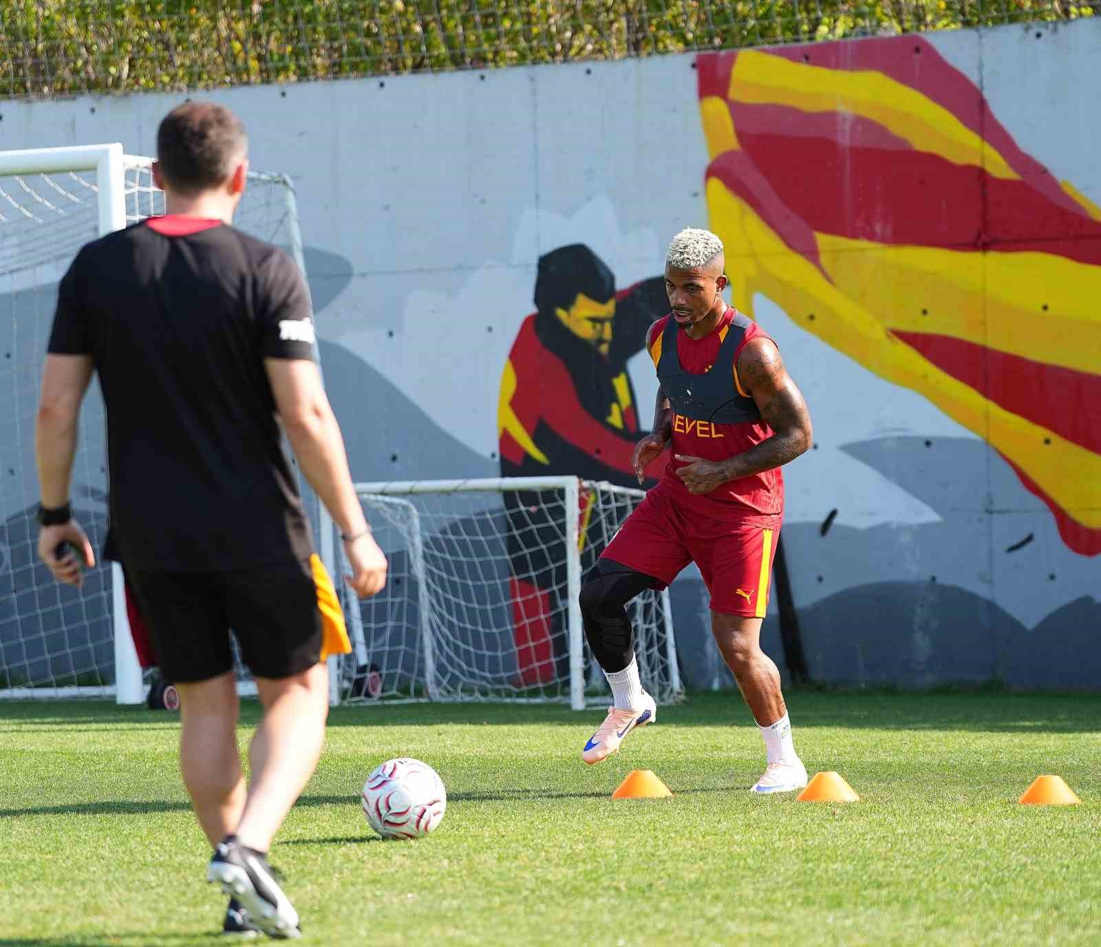 galatasaray gunu cift antrenmanla tamamladi 0 MglJ4igB
