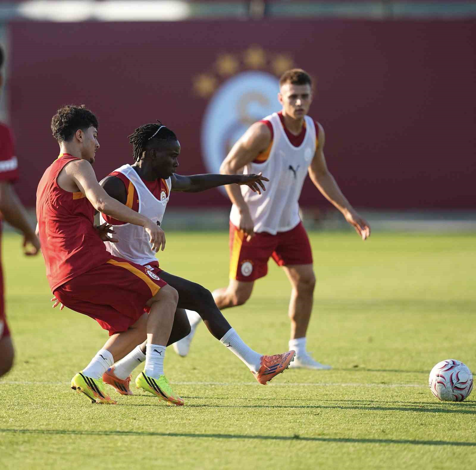 galatasaray gunu cift antrenmanla tamamladi 0 rYALJDqd