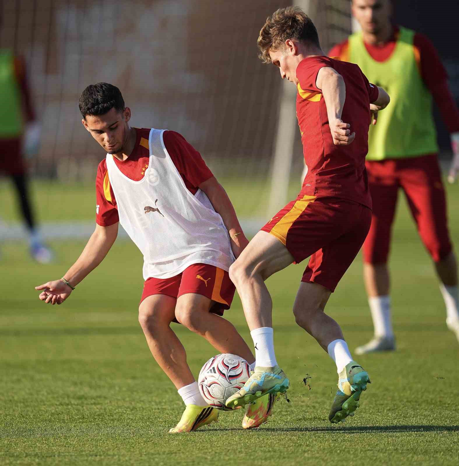 galatasaray gunu cift antrenmanla tamamladi 1 BAcpyTp7