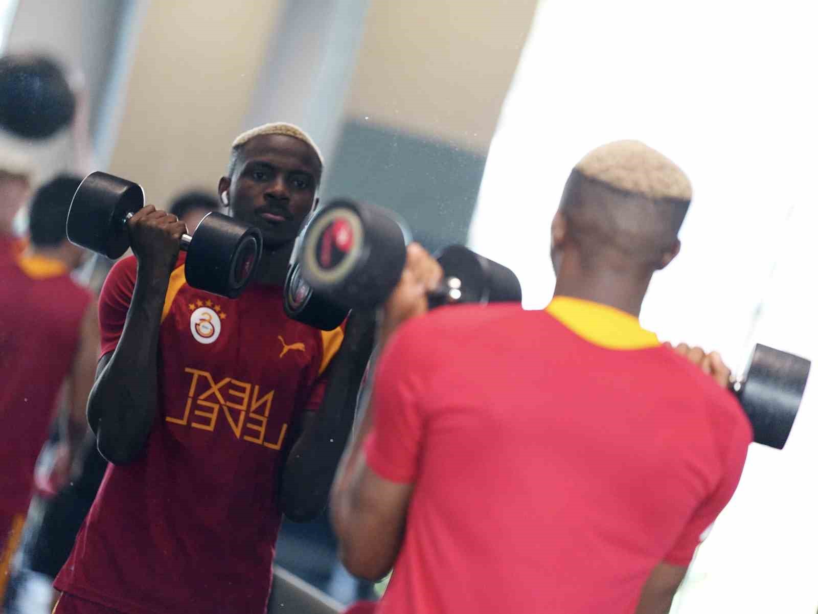 Galatasaray, günü çift antrenmanla tamamladı 5 galatasaray gunu cift antrenmanla tamamladi 1 f6P9JdBs