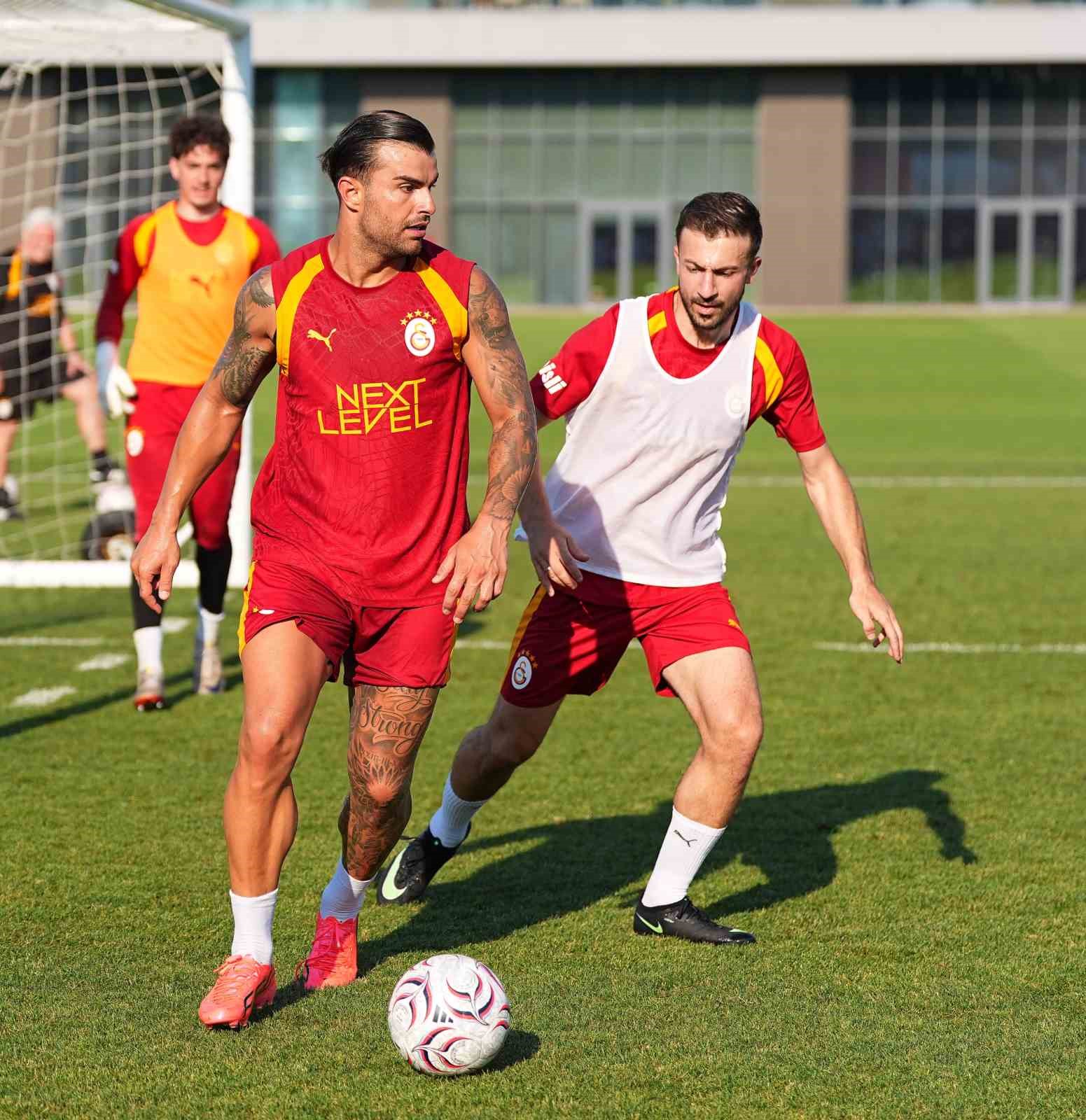 galatasaray gunu cift antrenmanla tamamladi 2 QCi44lvT