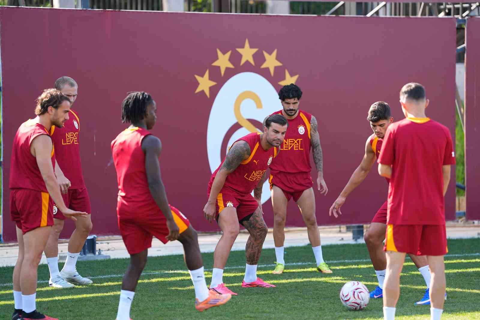 galatasaray gunu cift antrenmanla tamamladi 2 avHpQLpu