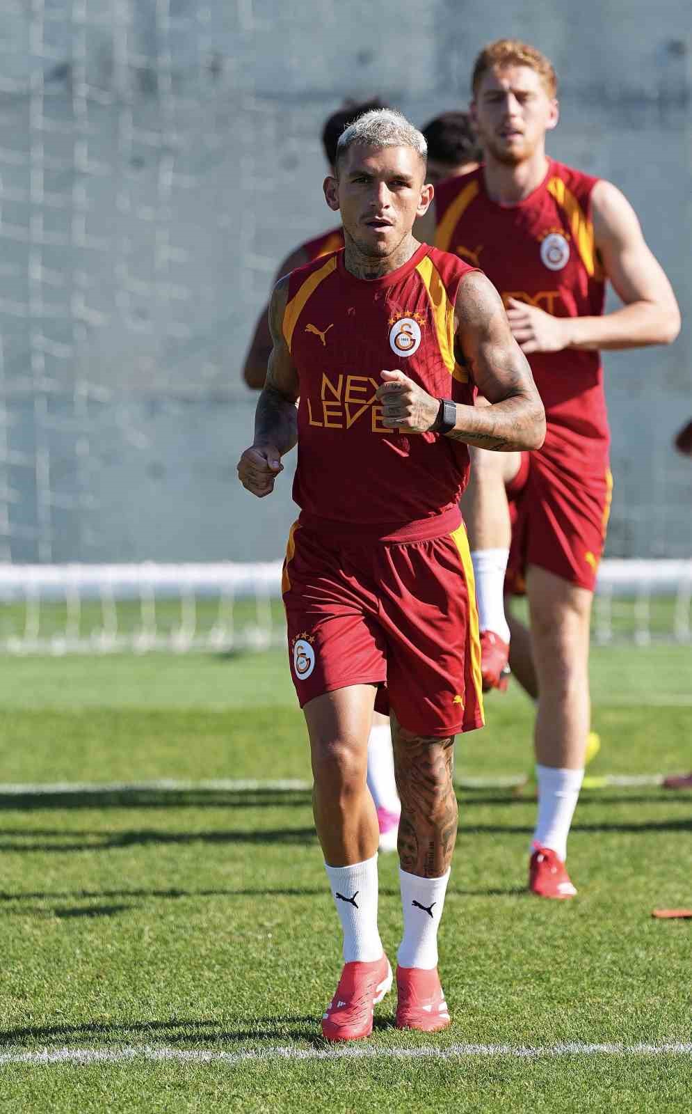 Galatasaray, günü çift antrenmanla tamamladı 8 galatasaray gunu cift antrenmanla tamamladi 4 wimKD9RT