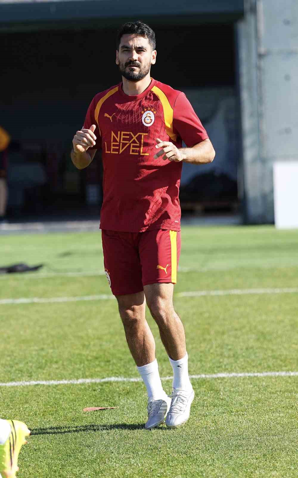 Galatasaray, günü çift antrenmanla tamamladı 10 galatasaray gunu cift antrenmanla tamamladi 6 scNRtjkA