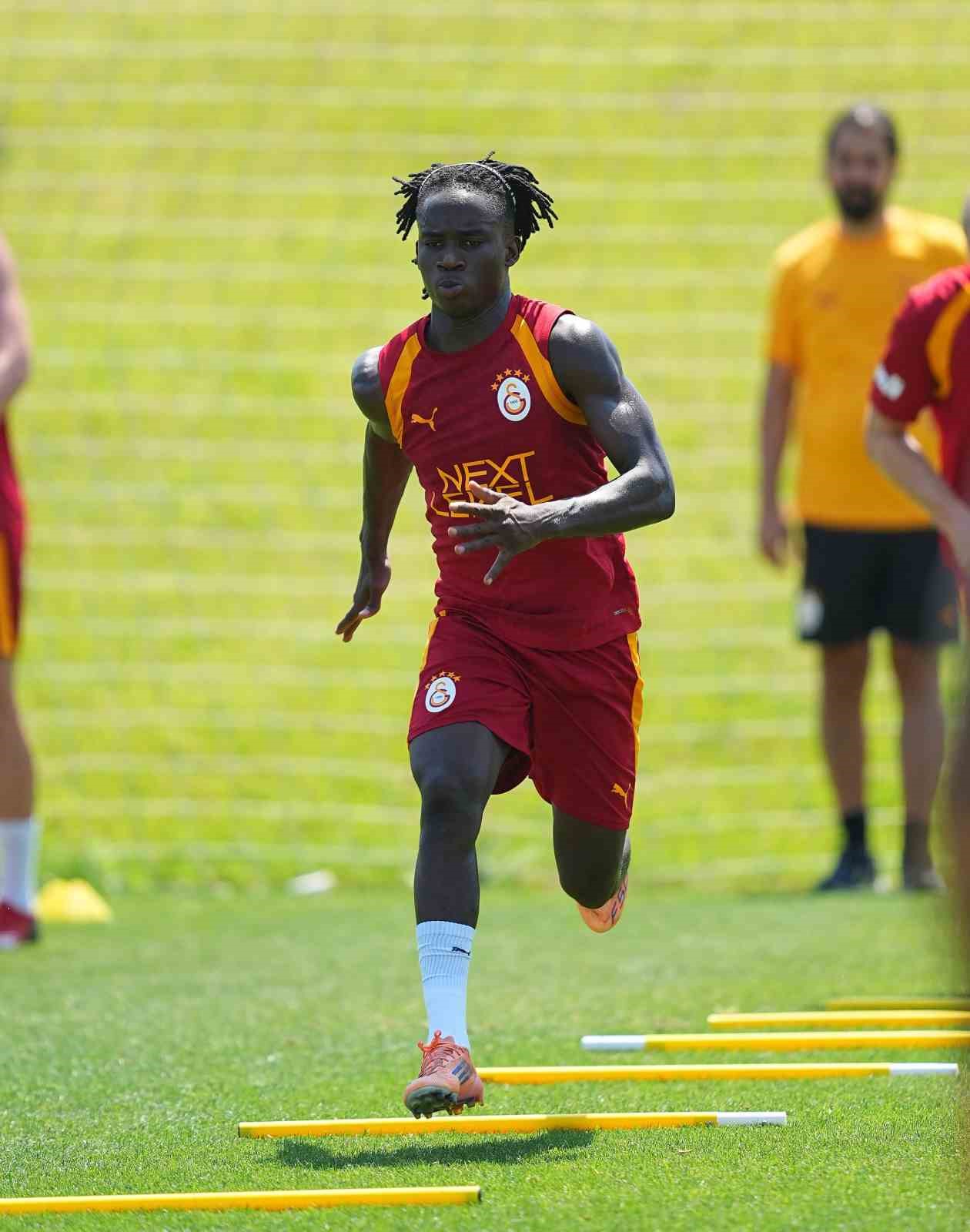 galatasaray gunu cift antrenmanla tamamladi 8 cytajtJW