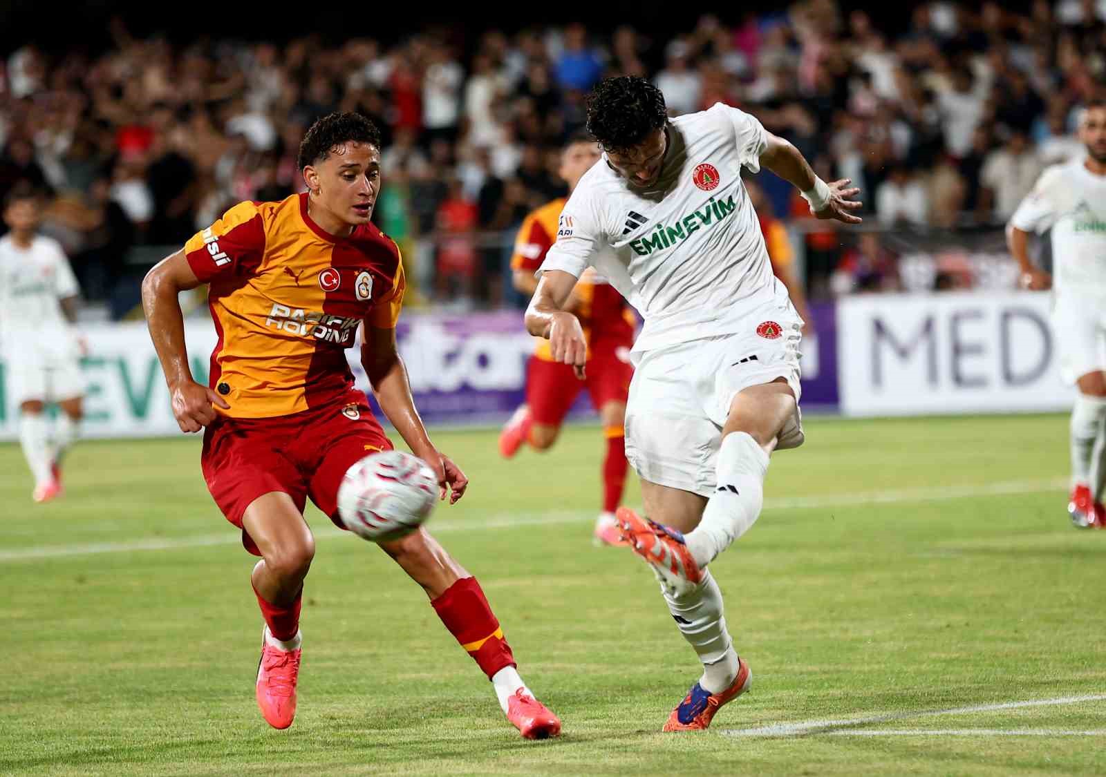 Galatasaray ilk hazırlık maçını farklı kazandı 15 galatasaray ilk hazirlik macini farkli kazandi 11 VHFTgFHk
