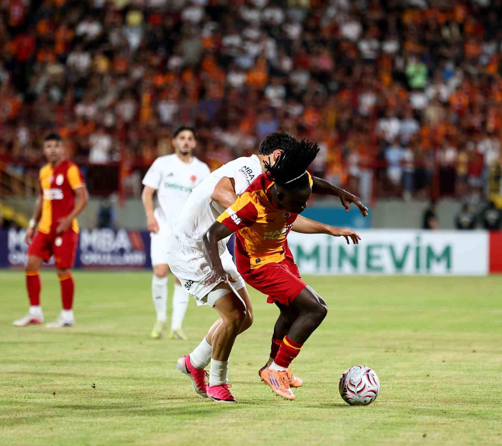 Galatasaray ilk hazırlık maçını farklı kazandı 38 galatasaray ilk hazirlik macini farkli kazandi 34 2fOBDFeU