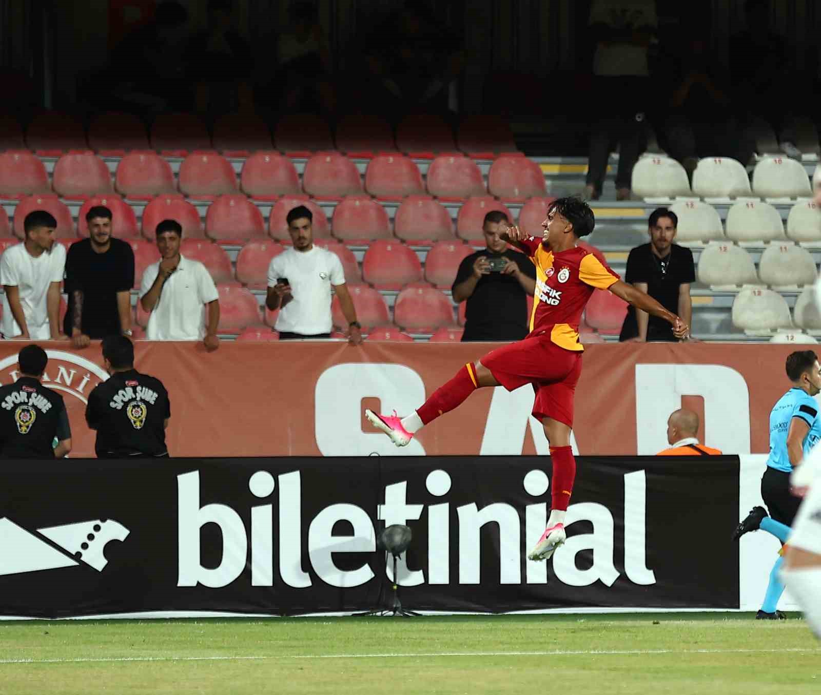 Galatasaray ilk hazırlık maçını farklı kazandı 41 galatasaray ilk hazirlik macini farkli kazandi 37 YchZaMYK