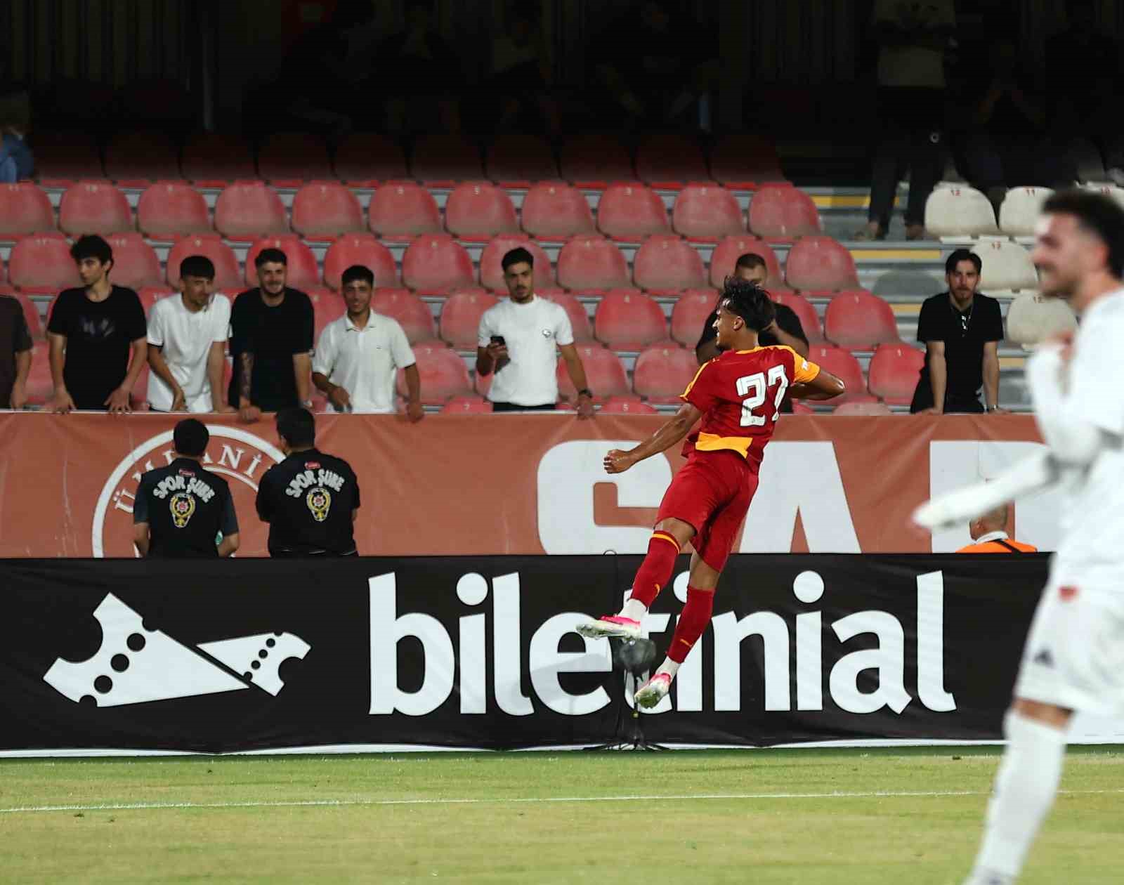 Galatasaray ilk hazırlık maçını farklı kazandı 42 galatasaray ilk hazirlik macini farkli kazandi 38 aF6jjscw