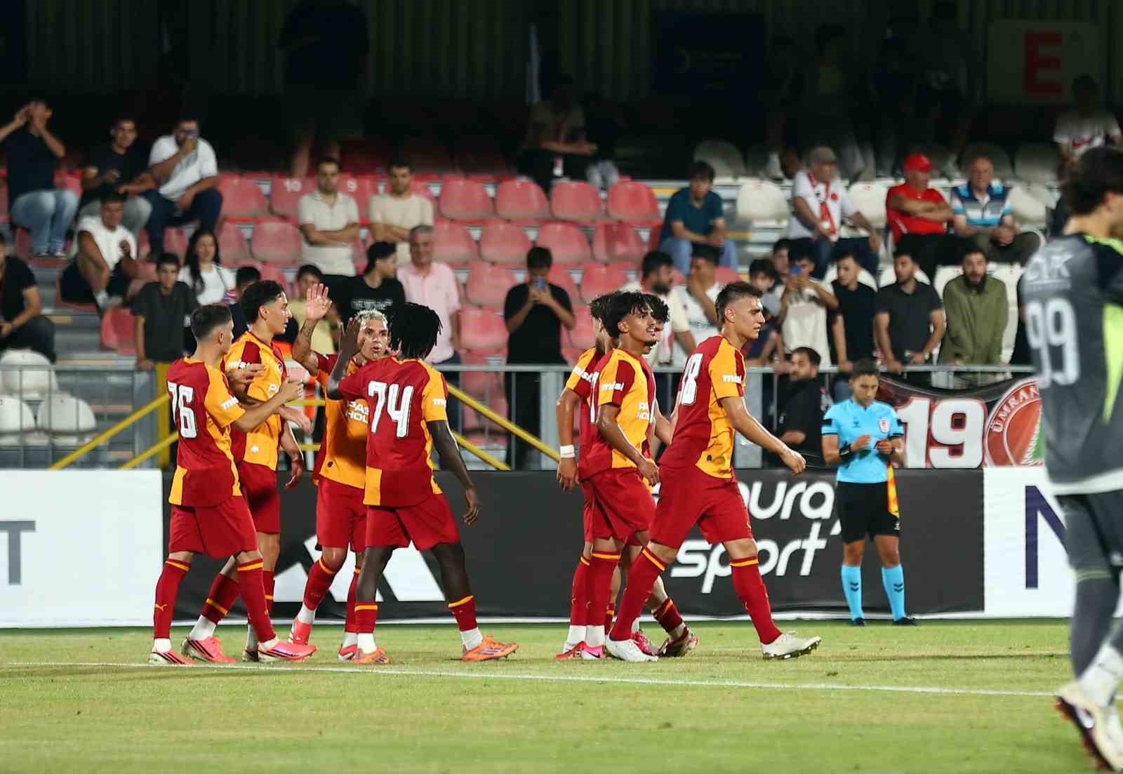 Galatasaray ilk hazırlık maçını farklı kazandı 43 galatasaray ilk hazirlik macini farkli kazandi 39 3tfulwAN