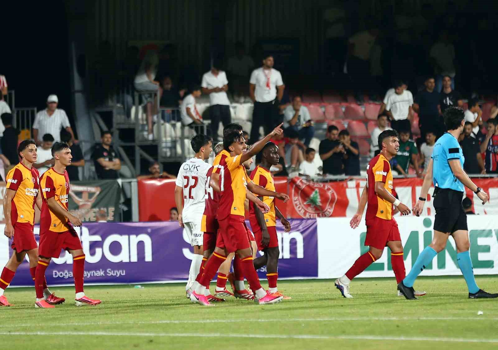 Galatasaray ilk hazırlık maçını farklı kazandı 44 galatasaray ilk hazirlik macini farkli kazandi 40