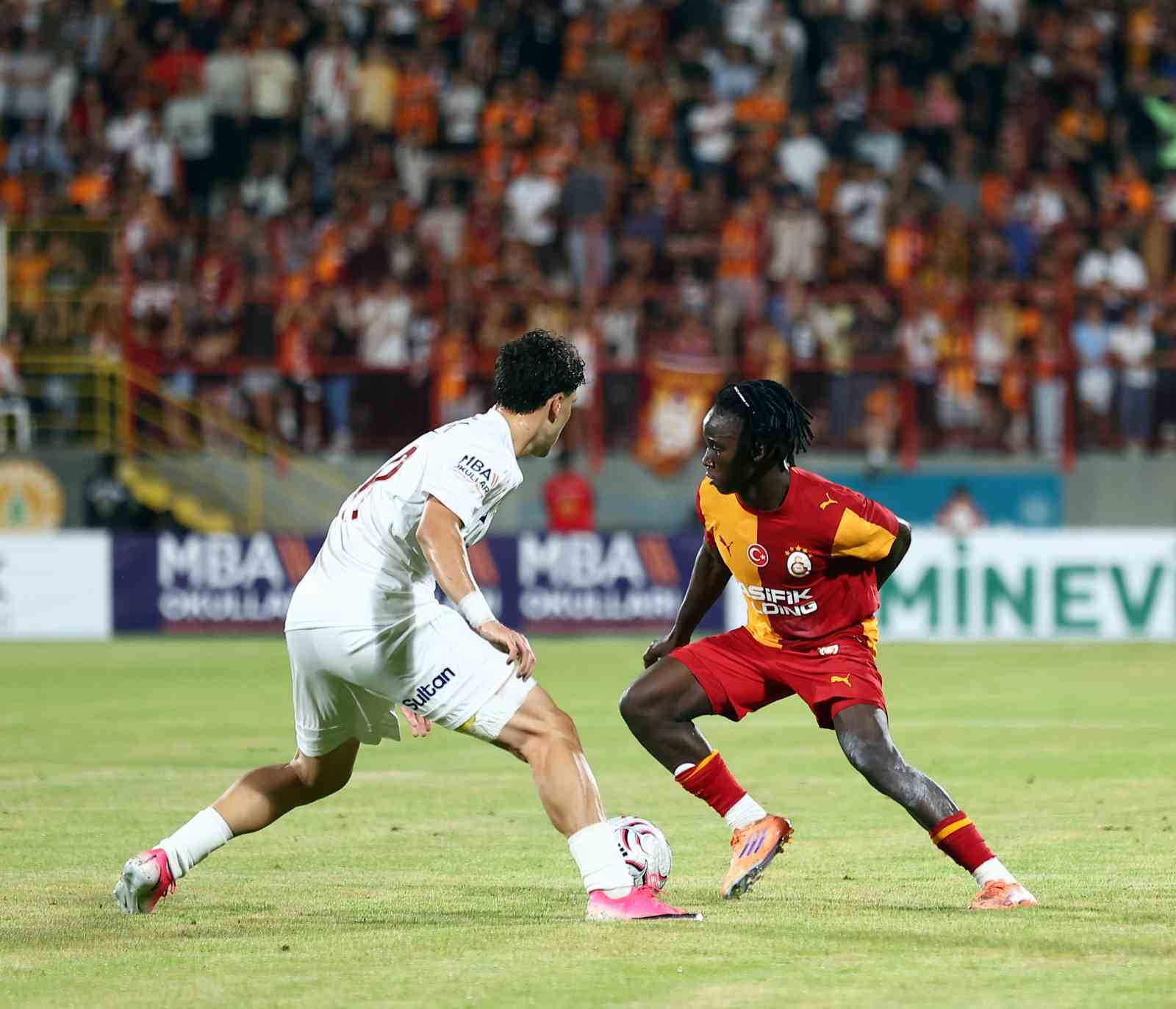 Galatasaray ilk hazırlık maçını farklı kazandı 51 galatasaray ilk hazirlik macini farkli kazandi 47