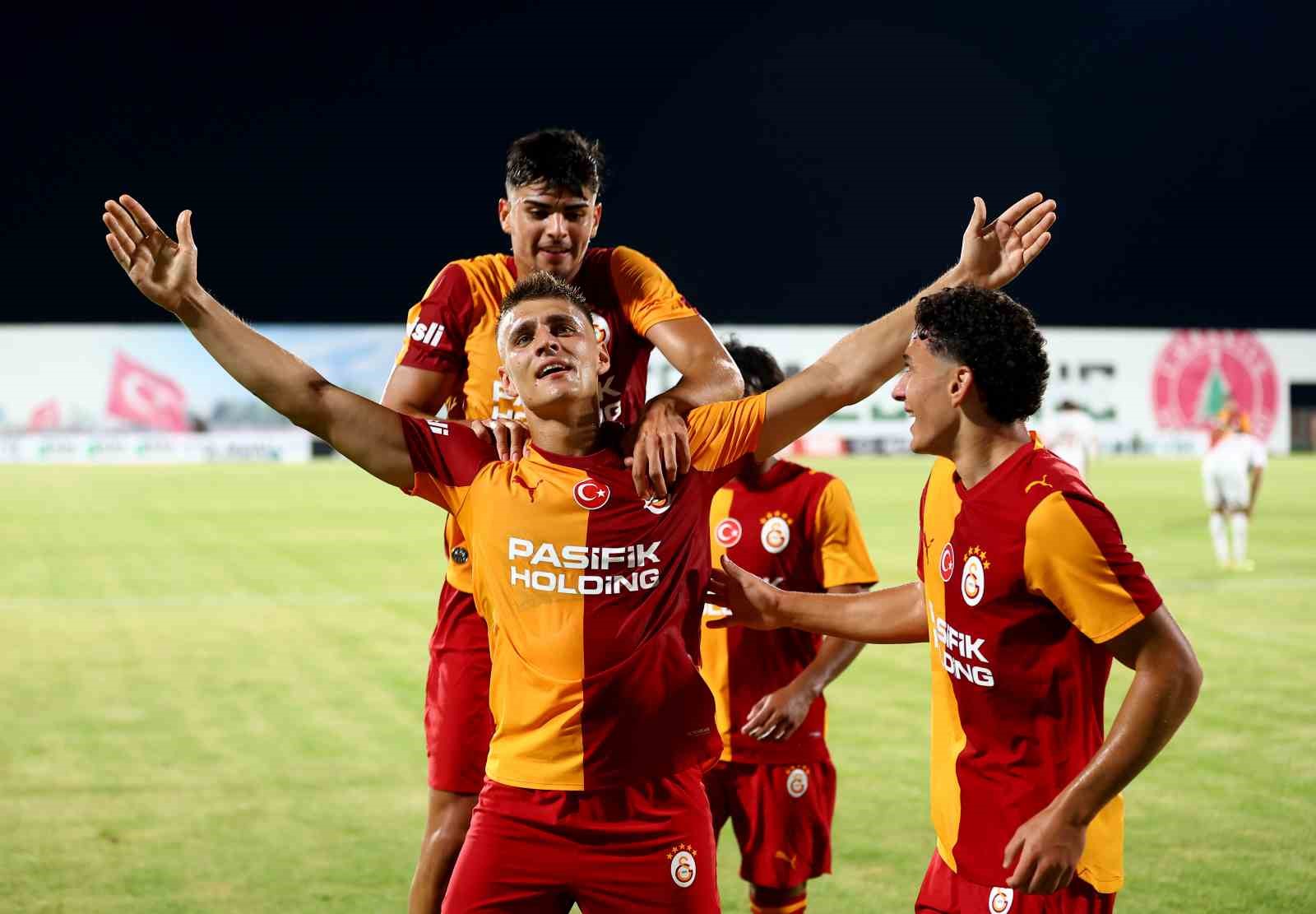 Galatasaray ilk hazırlık maçını farklı kazandı 78 galatasaray ilk hazirlik macini farkli kazandi 74 ihRalEGi