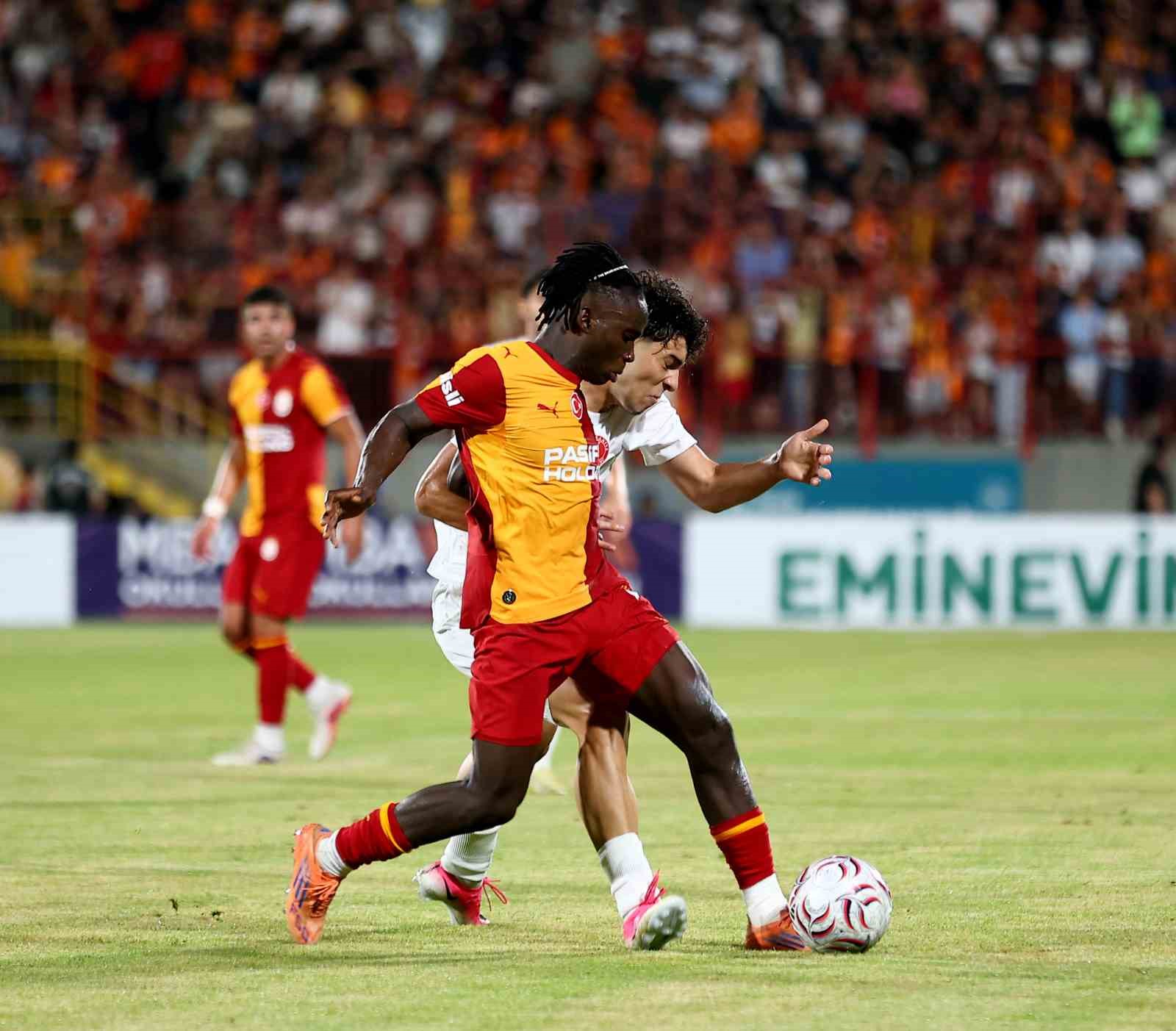 Galatasaray ilk hazırlık maçını farklı kazandı 85 galatasaray ilk hazirlik macini farkli kazandi 81 LSPigSKG