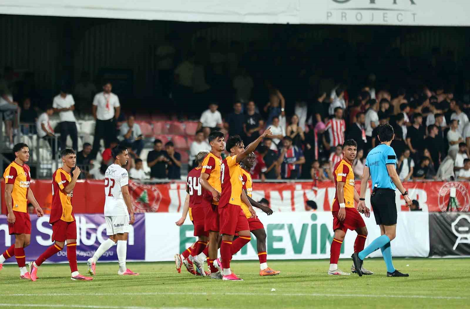 Galatasaray ilk hazırlık maçını farklı kazandı 93 galatasaray ilk hazirlik macini farkli kazandi 89 pjlEkDHz