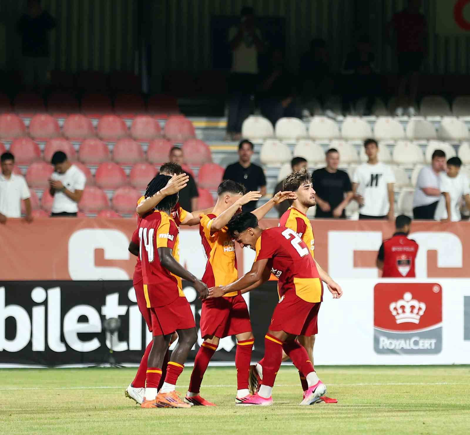 Galatasaray ilk hazırlık maçını farklı kazandı 95 galatasaray ilk hazirlik macini farkli kazandi 91 4rd6mCXZ