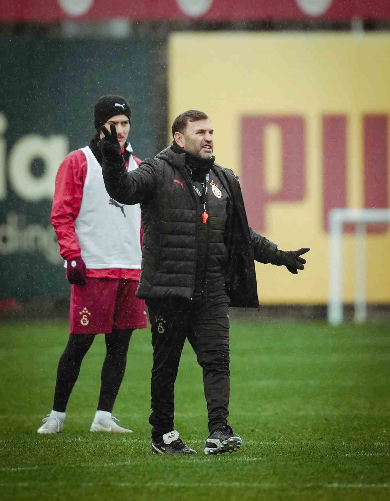 galatasaray istanbulspor macinin hazirliklarina basladi 2 1R27Pg6m