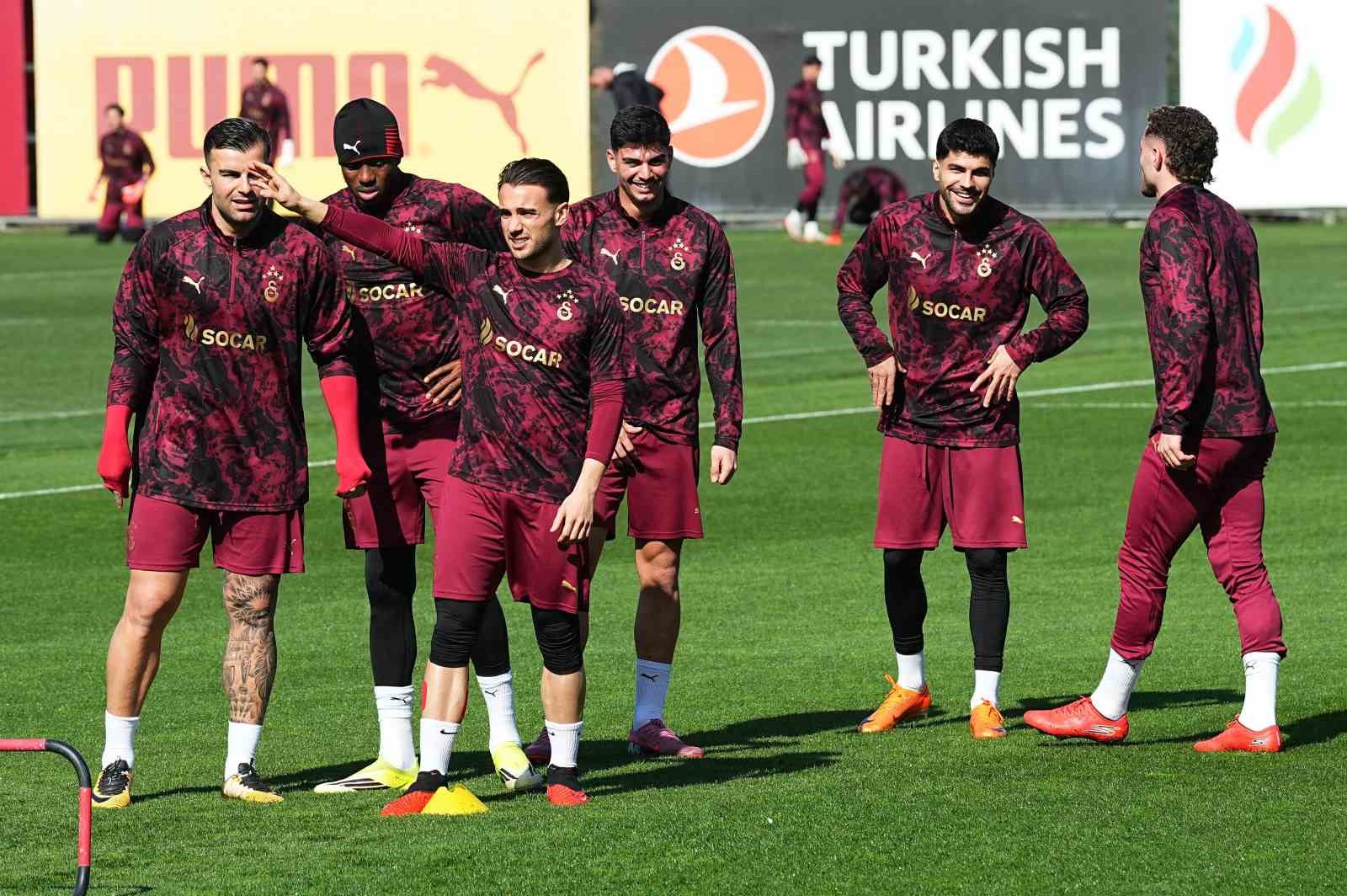 galatasaray juventus maci hazirliklarini tamamladi 8