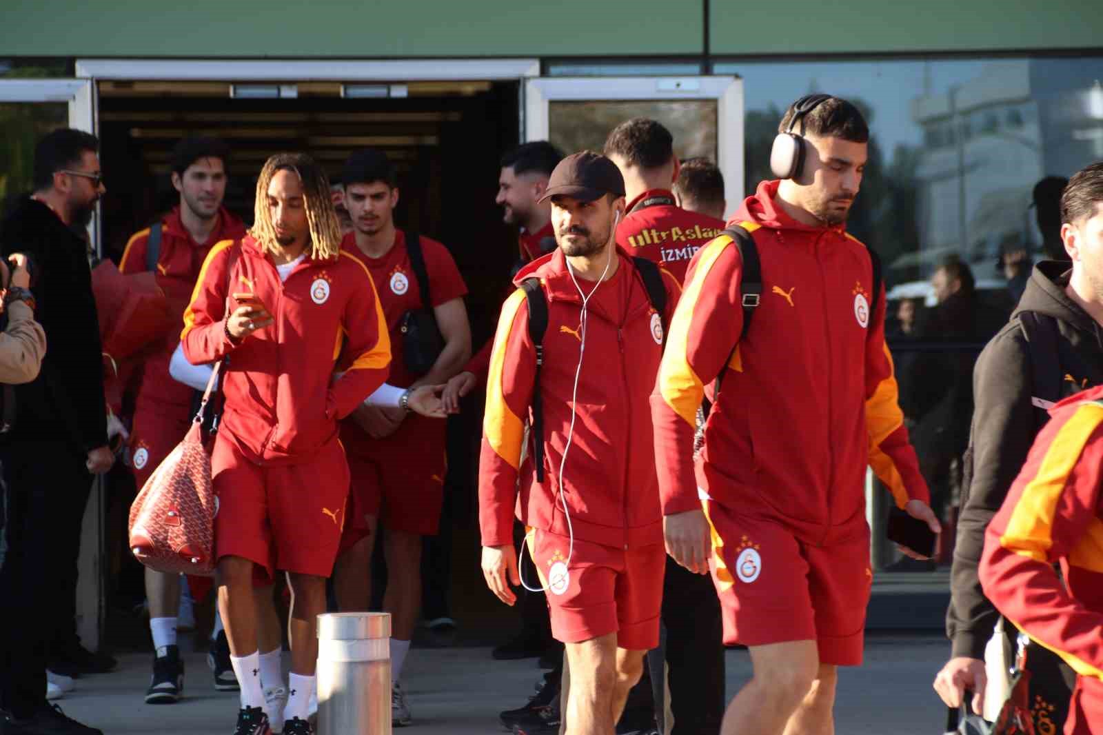galatasaray kafilesi izmirde 3 pZvO8tIN