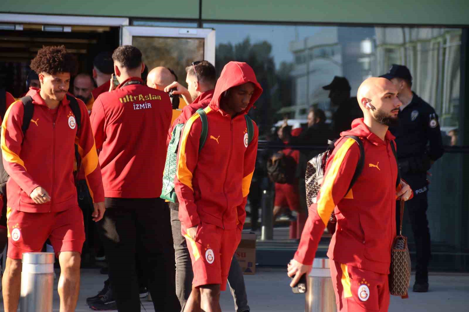 galatasaray kafilesi izmirde 5 EmyZ2QmJ