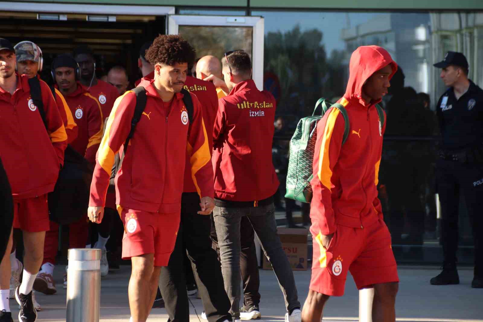 galatasaray kafilesi izmirde 6 EzpFZ9uC