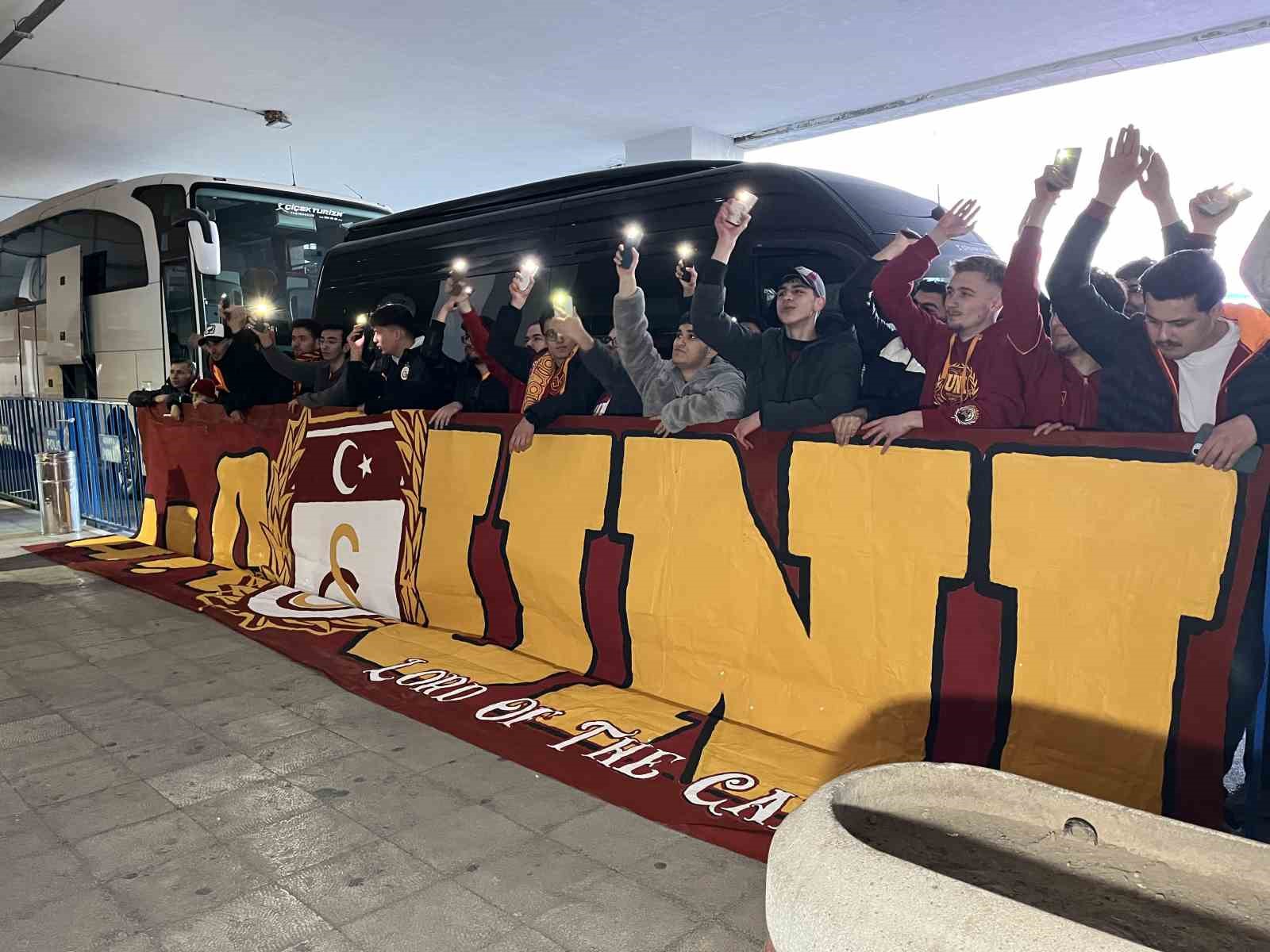 galatasaray kafilesi konyaya geldi 1