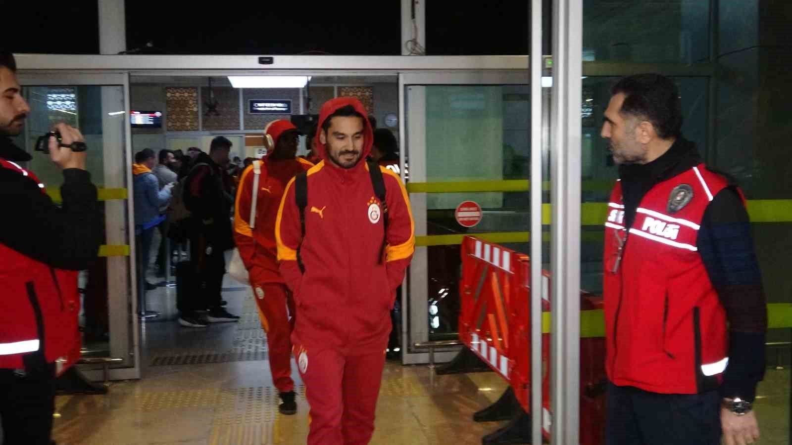 galatasaray kafilesi konyaya geldi 2 O1HWvuAd