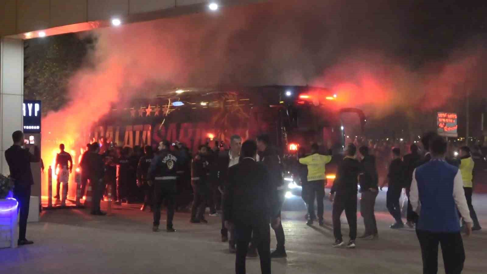 galatasaray kocaelide coskuyla karsilandi 3 F9KEsSlA