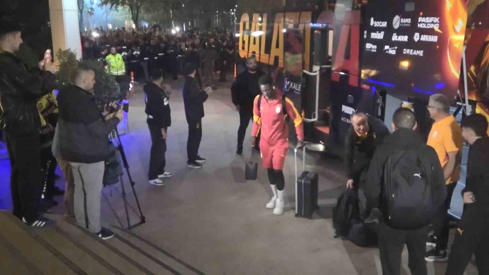 galatasaray kocaelide coskuyla karsilandi 4