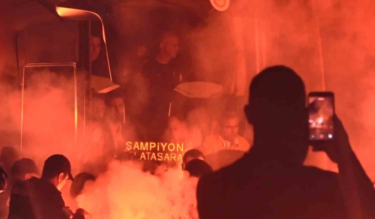galatasaray-kocaelide-coskuyla-karsilandi-l4GENtIw.jpg