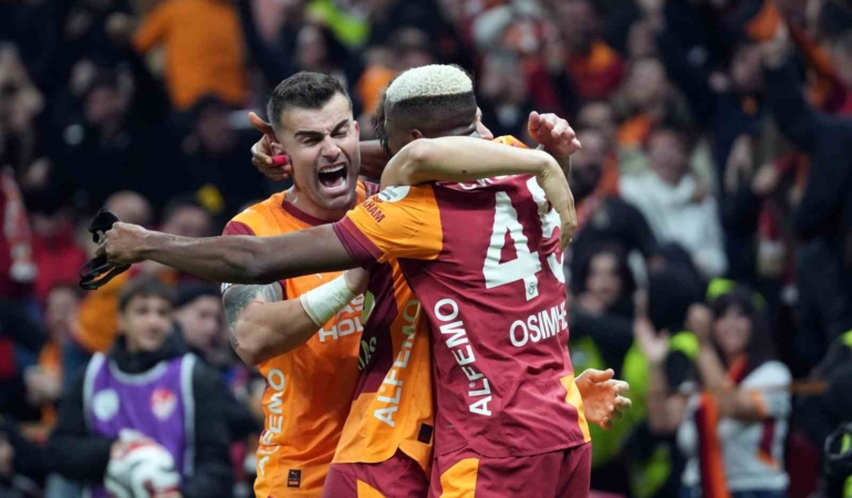 galatasaray-ligde-evindeki-yenilmezligini-26-maca-cikardi-qKV3h954.jpg