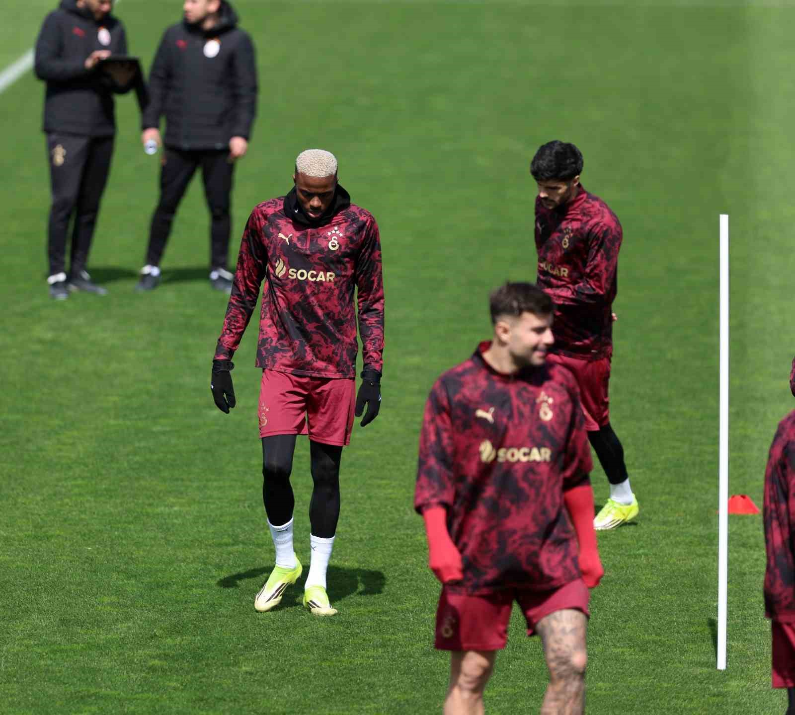 galatasaray liverpool maci hazirliklarini tamamladi 4