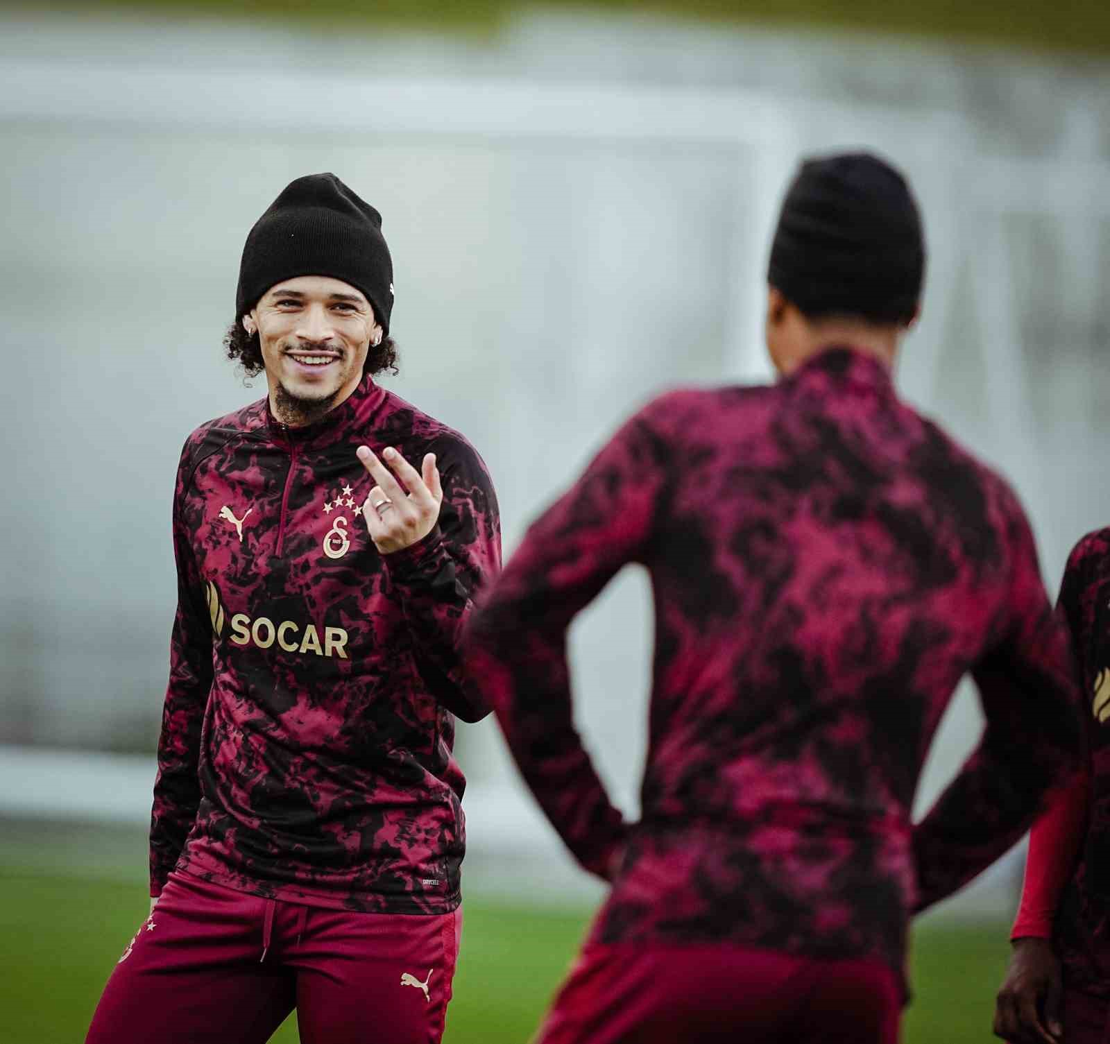 galatasaray manchester city maci hazirliklarina basladi 1 azXLFi7v