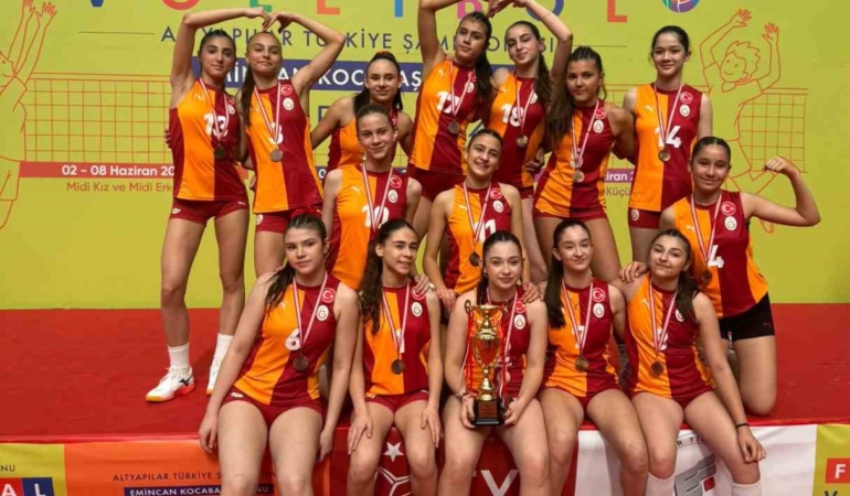 galatasaray-midi-kiz-voleybol-takimi-turkiye-ucuncusu-oldu-rp91hvA3.jpg