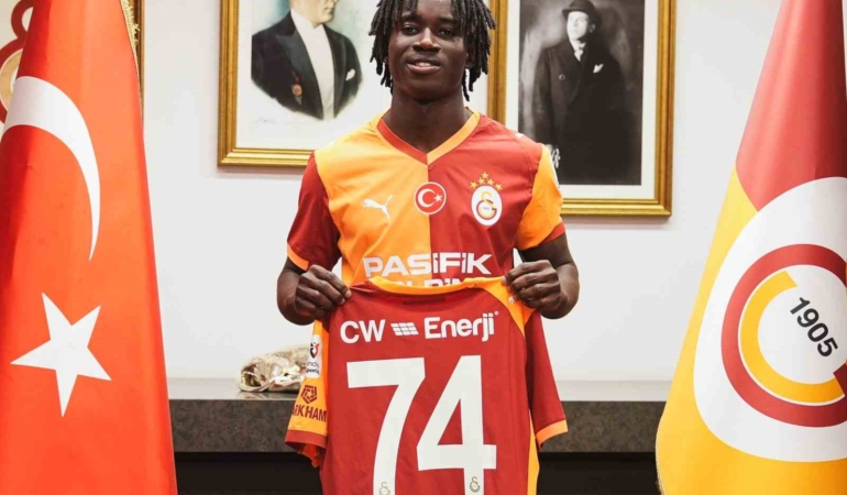 galatasaray-renato-nhaga-ile-sozlesme-imzaladi-npbsexnT.jpg