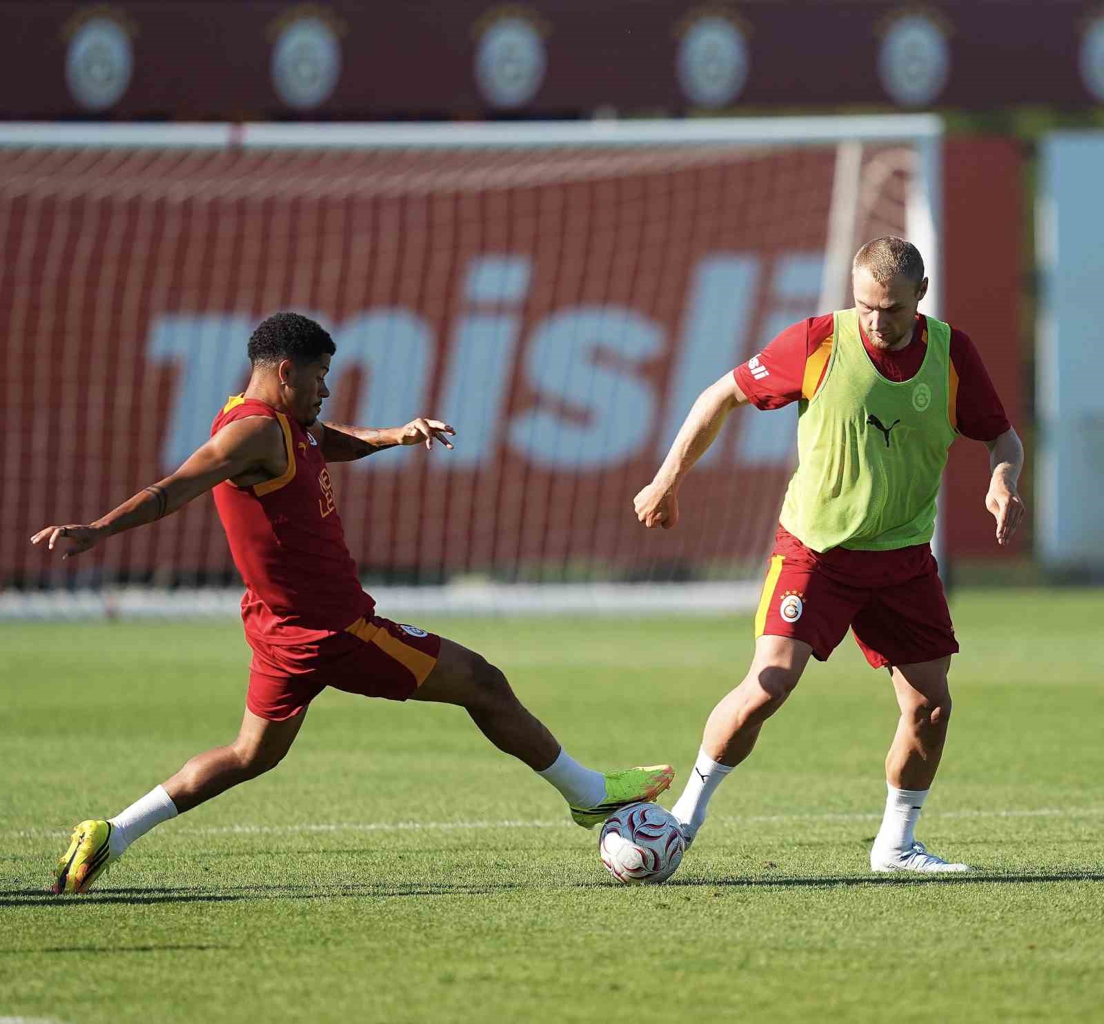 galatasaray sabah salonda aksam sahada calisti 0 BwygqZHg