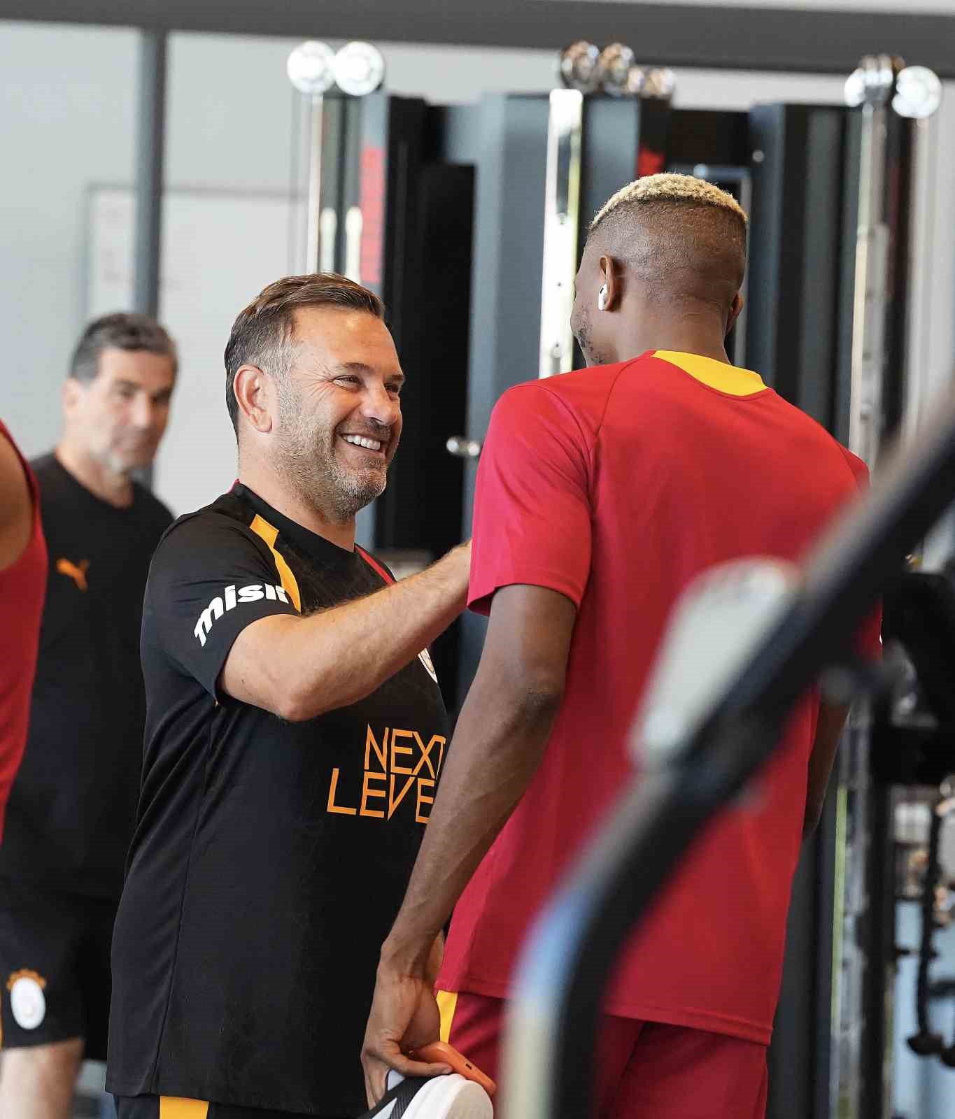 galatasaray sabah salonda aksam sahada calisti 2 LBwZia3y